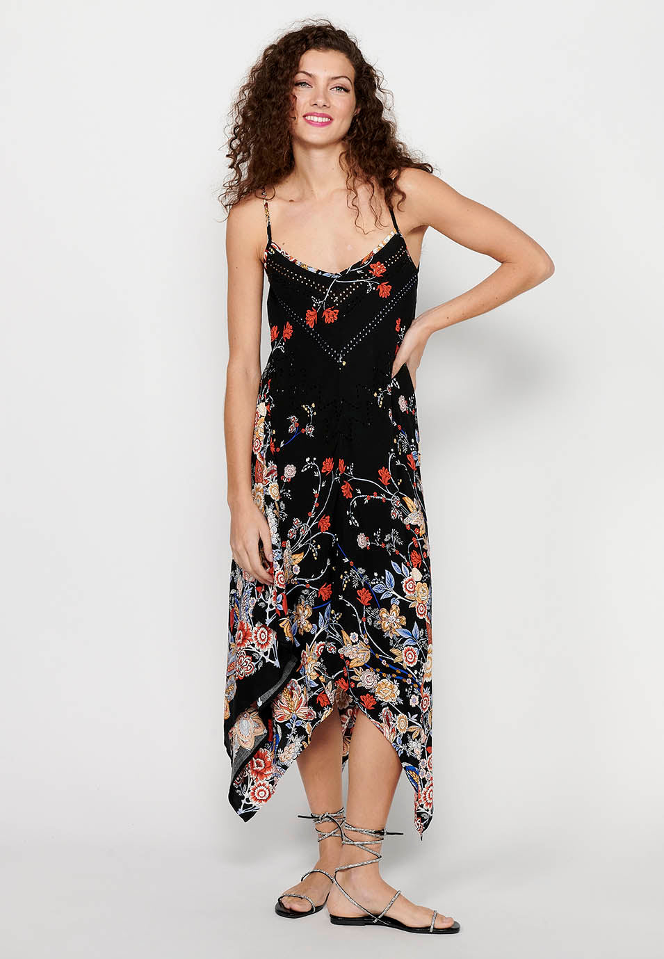 Vestido de tirantes con acabado en picos y estampado floral para mujer | moda actual