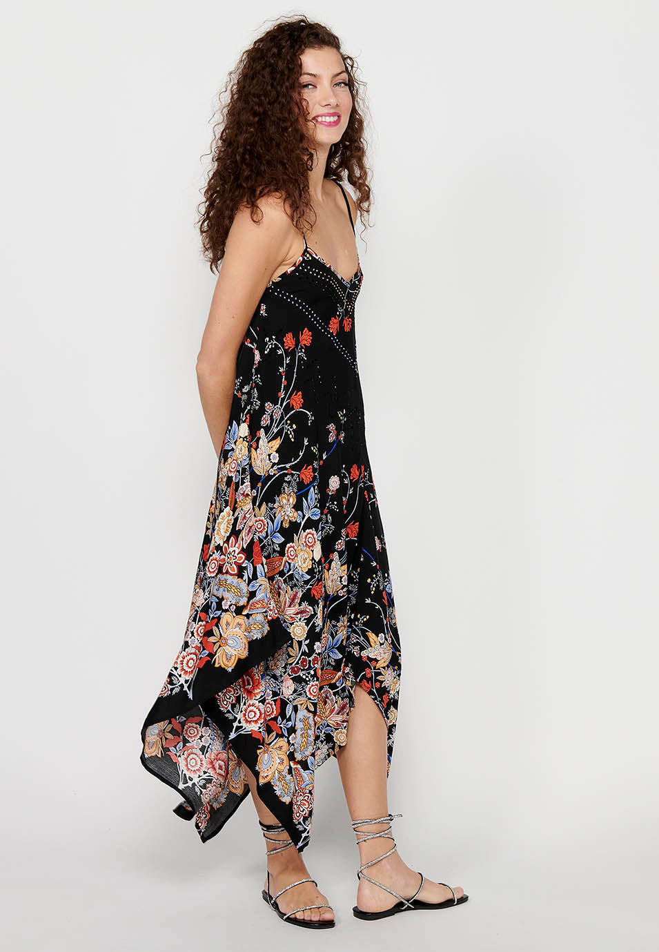 Vestido de tirantes con acabado en picos y estampado floral para mujer | moda actual