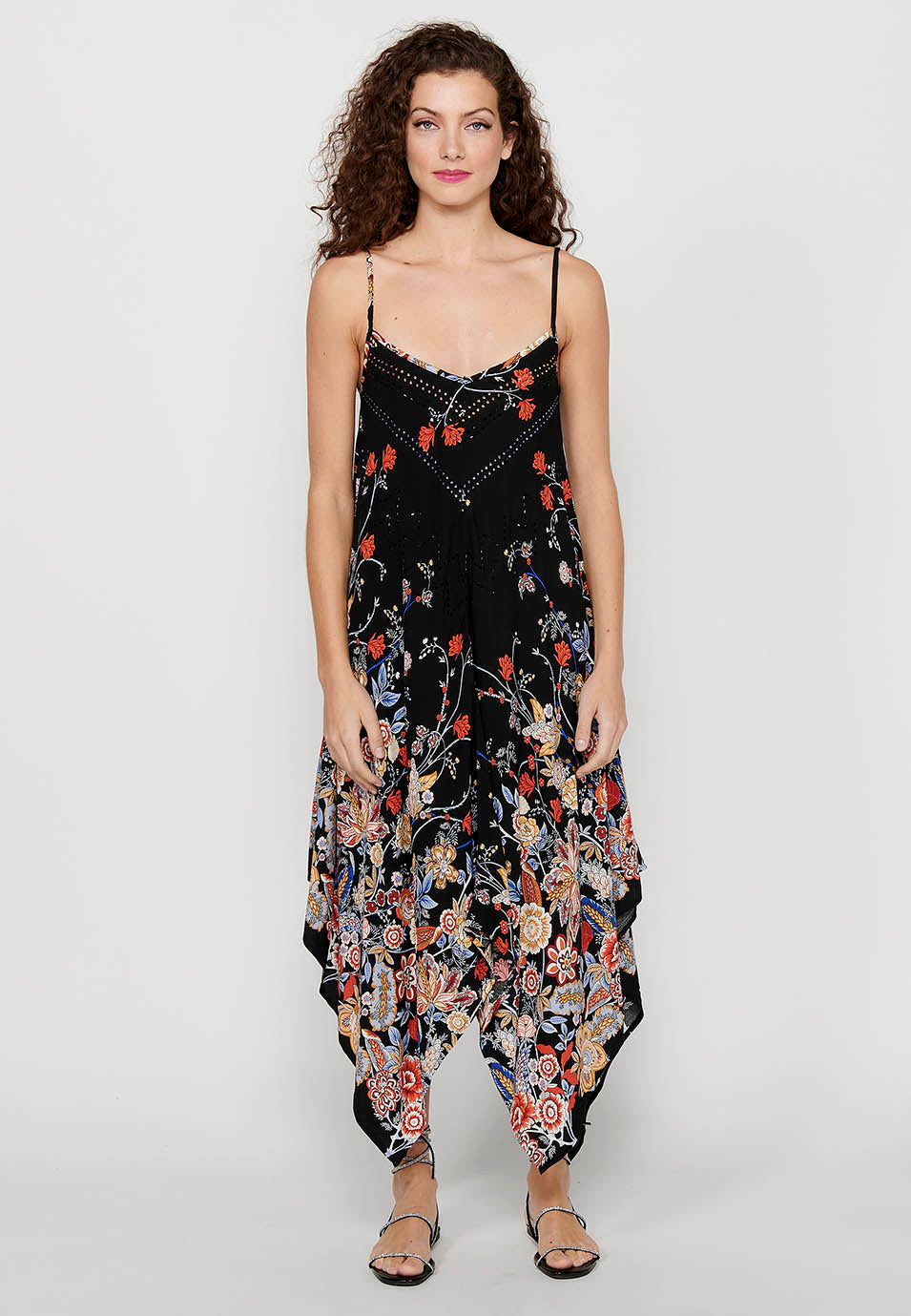 Vestido de tirantes con acabado en picos y estampado floral para mujer | moda actual