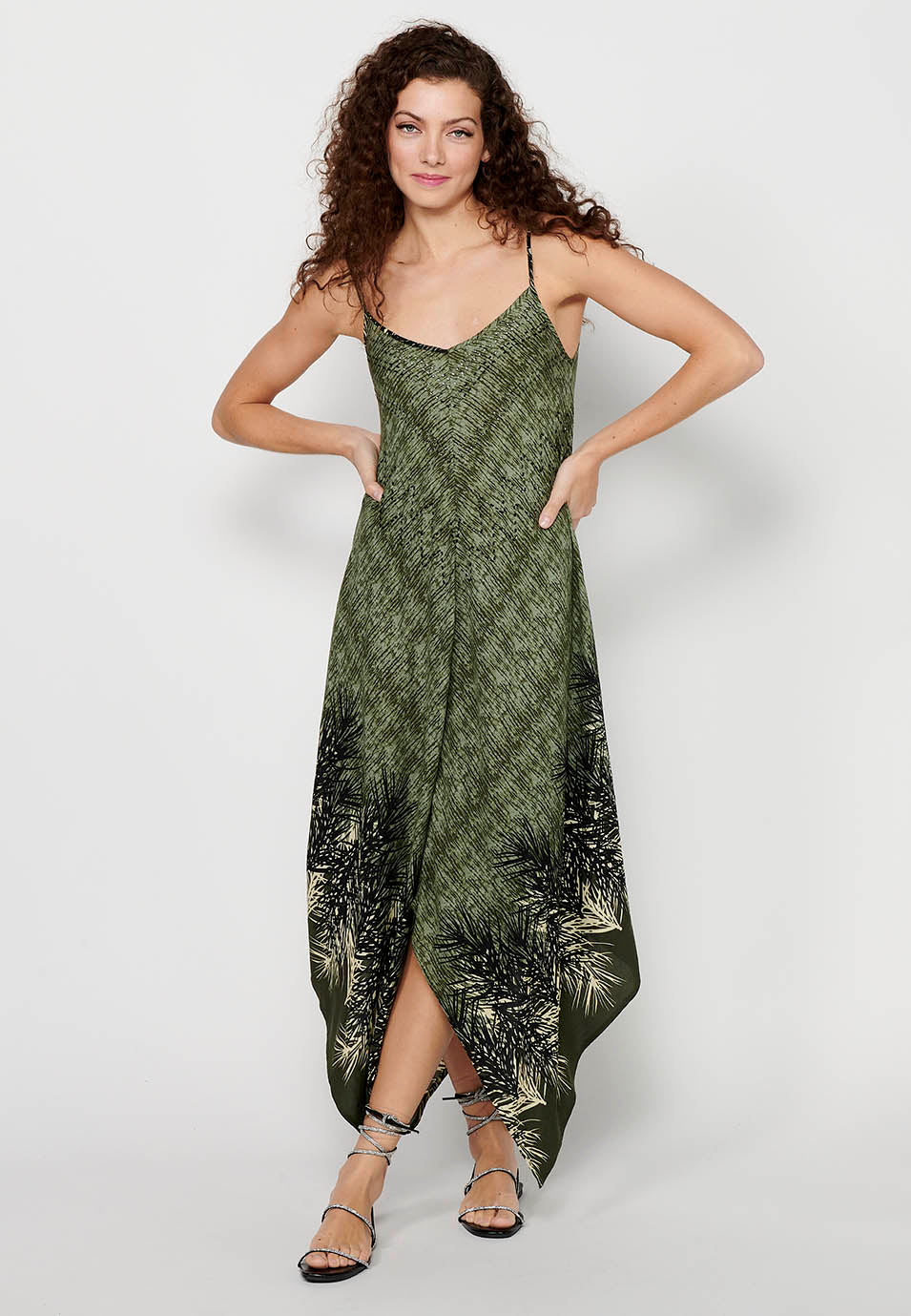 Vestido de tirantes con acabado en picos y estampado floral para mujer | moda actual