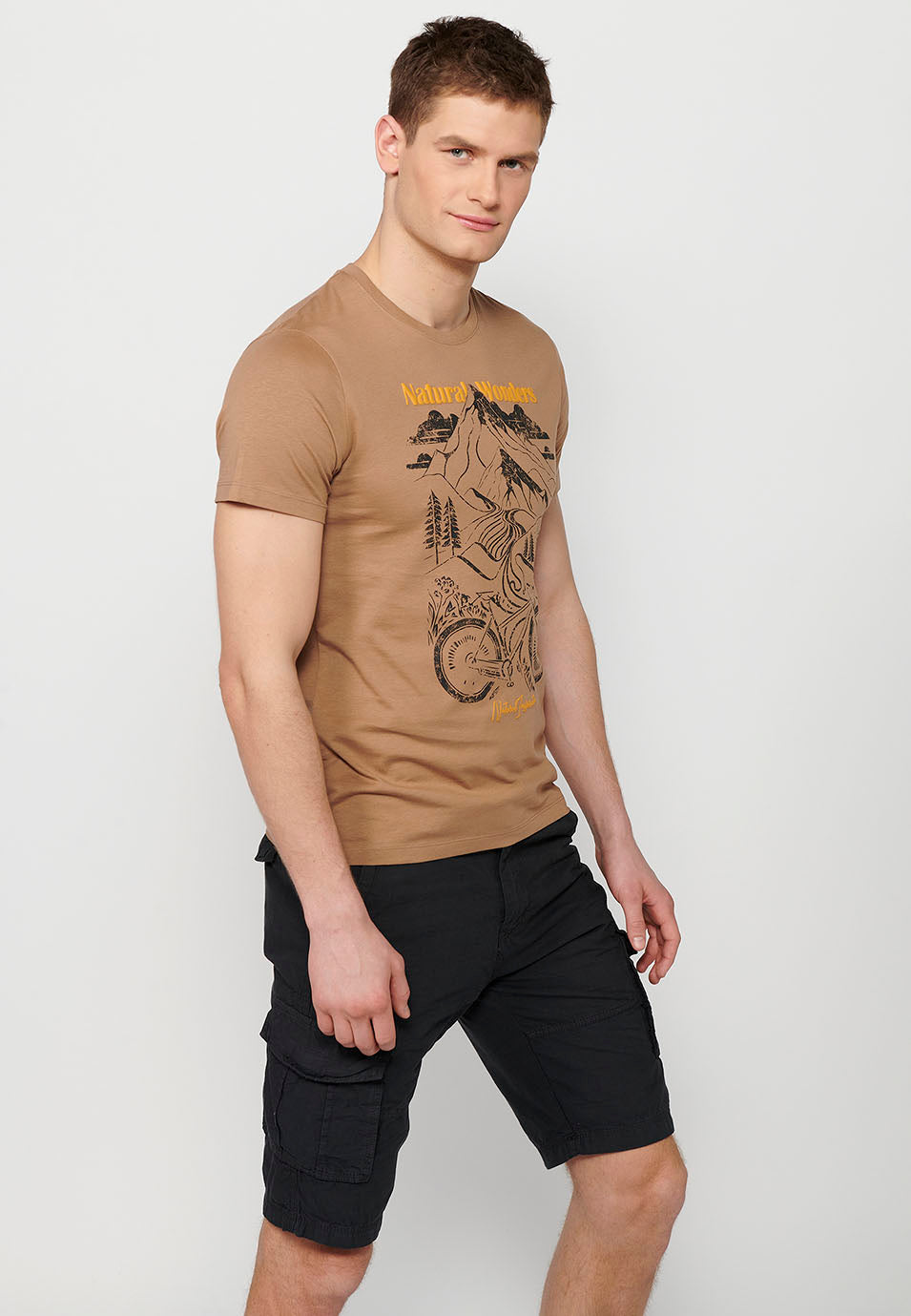 Camiseta de manga corta de algodón con cuello redondo y estampado delantero de tostado | tendencia actual