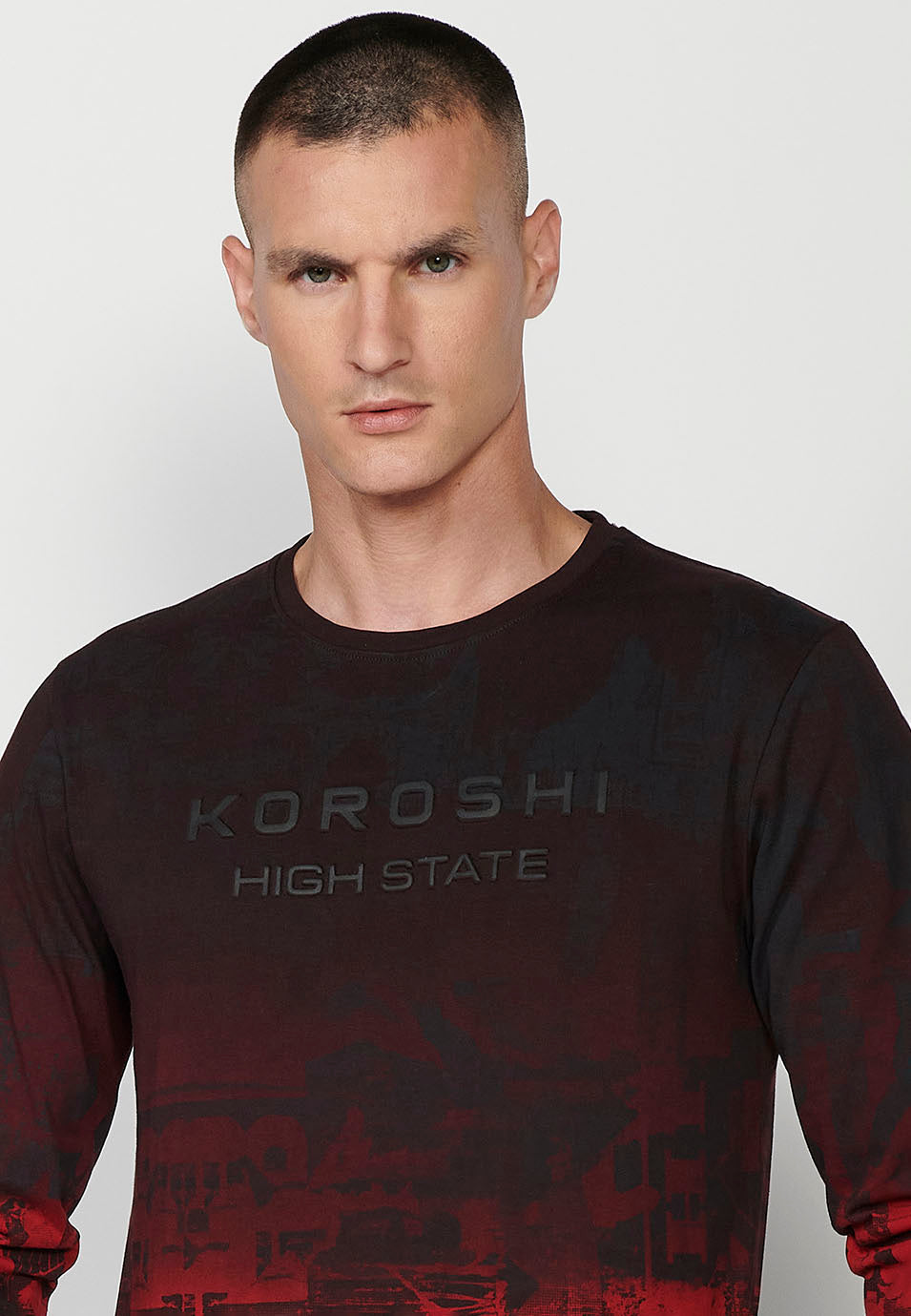 Camiseta de manga larga de algodón de cuello redondo con estampado degradado petróleo para hombre