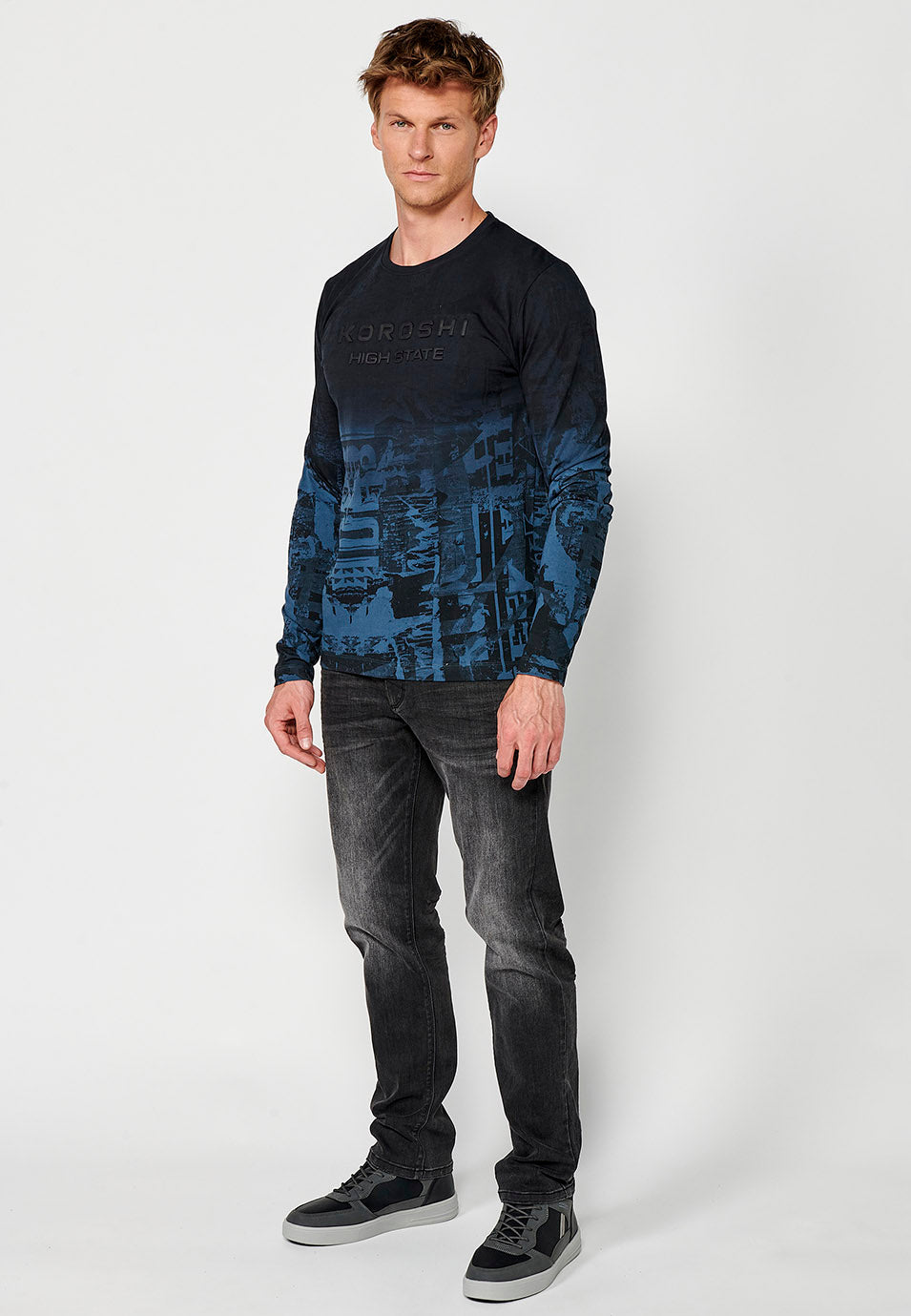Camiseta de manga larga de algodón de cuello redondo con estampado degradado petróleo para hombre