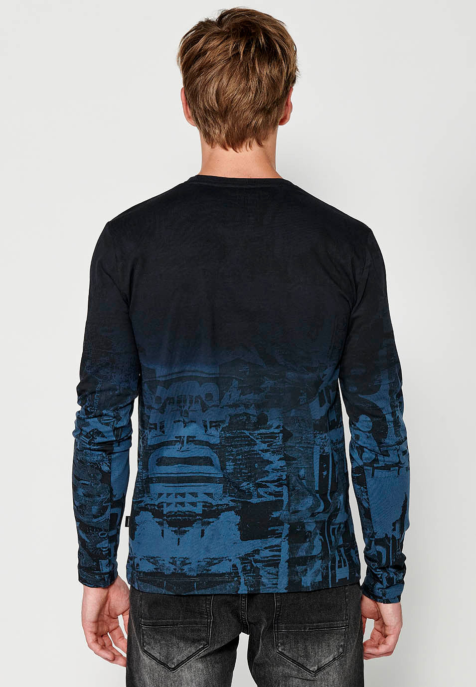 Camiseta de manga larga de algodón de cuello redondo con estampado degradado petróleo para hombre
