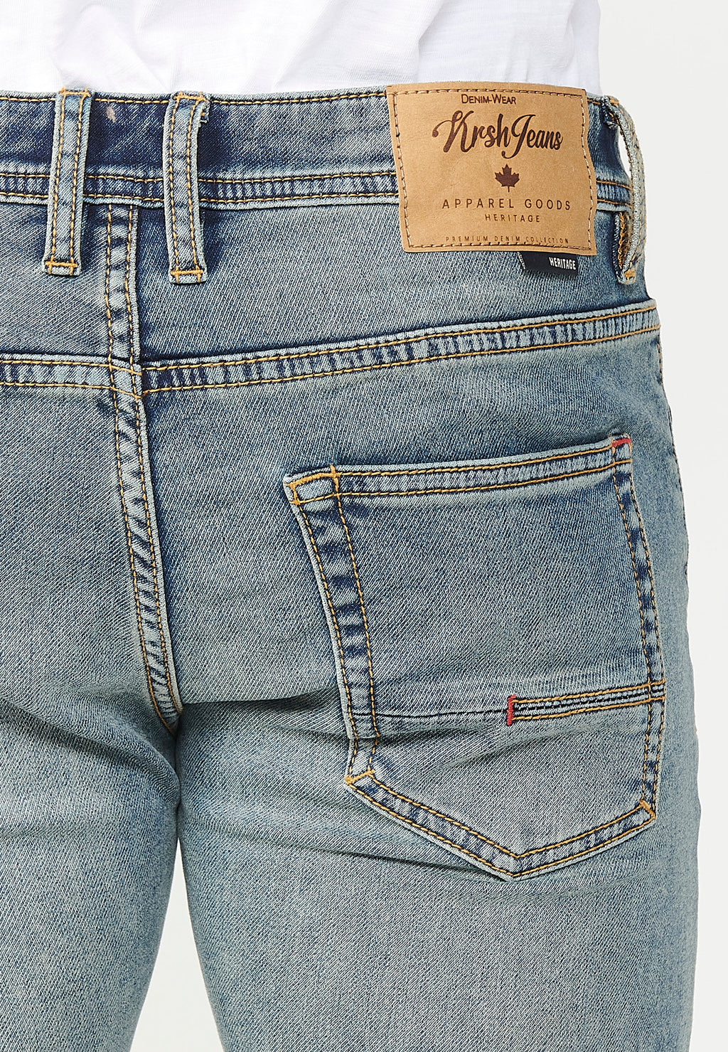 Pantalón largo slim fit con cinco bolsillos, uno cerillero con cierre delantero con cremallera y botón para hombre