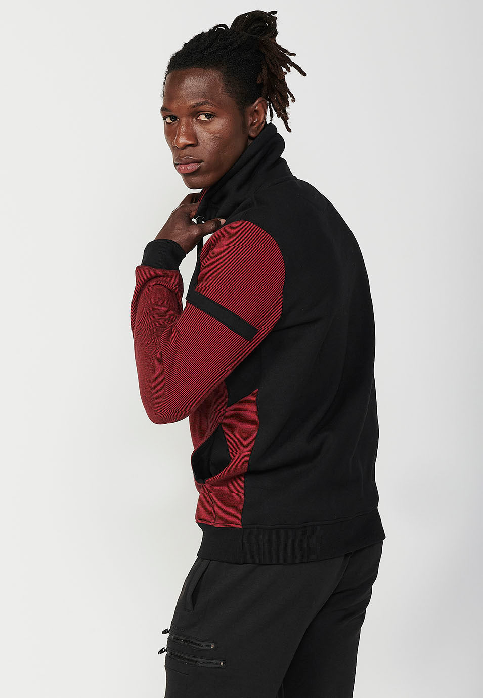 Sudadera manga larga cuello alto ajustable hombre
