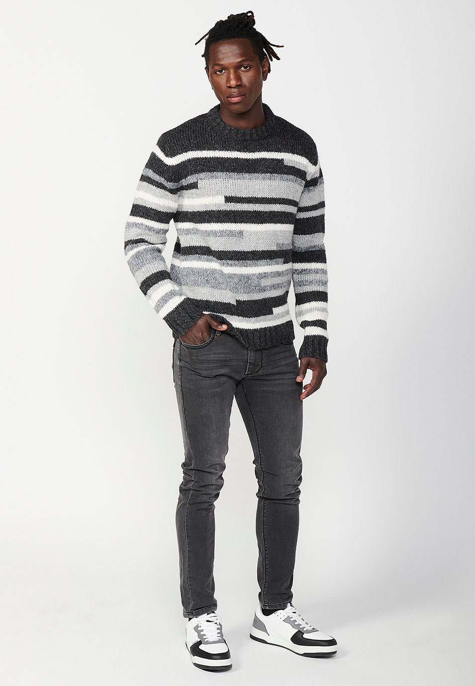 Jersey tricot de manga larga y acabado en rib con cuello redondo para hombre