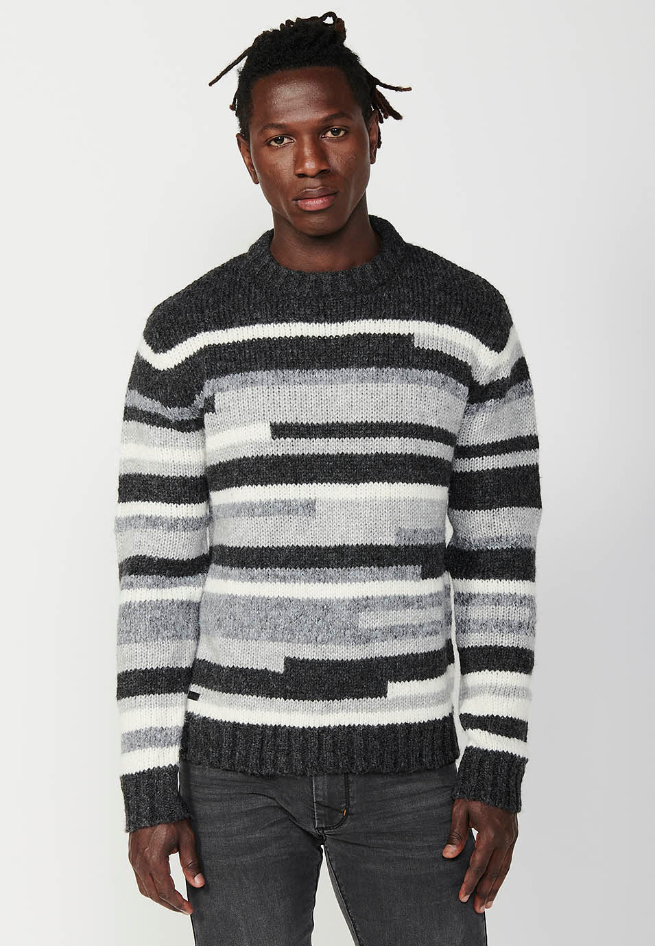 Jersey tricot de manga larga y acabado en rib con cuello redondo para hombre