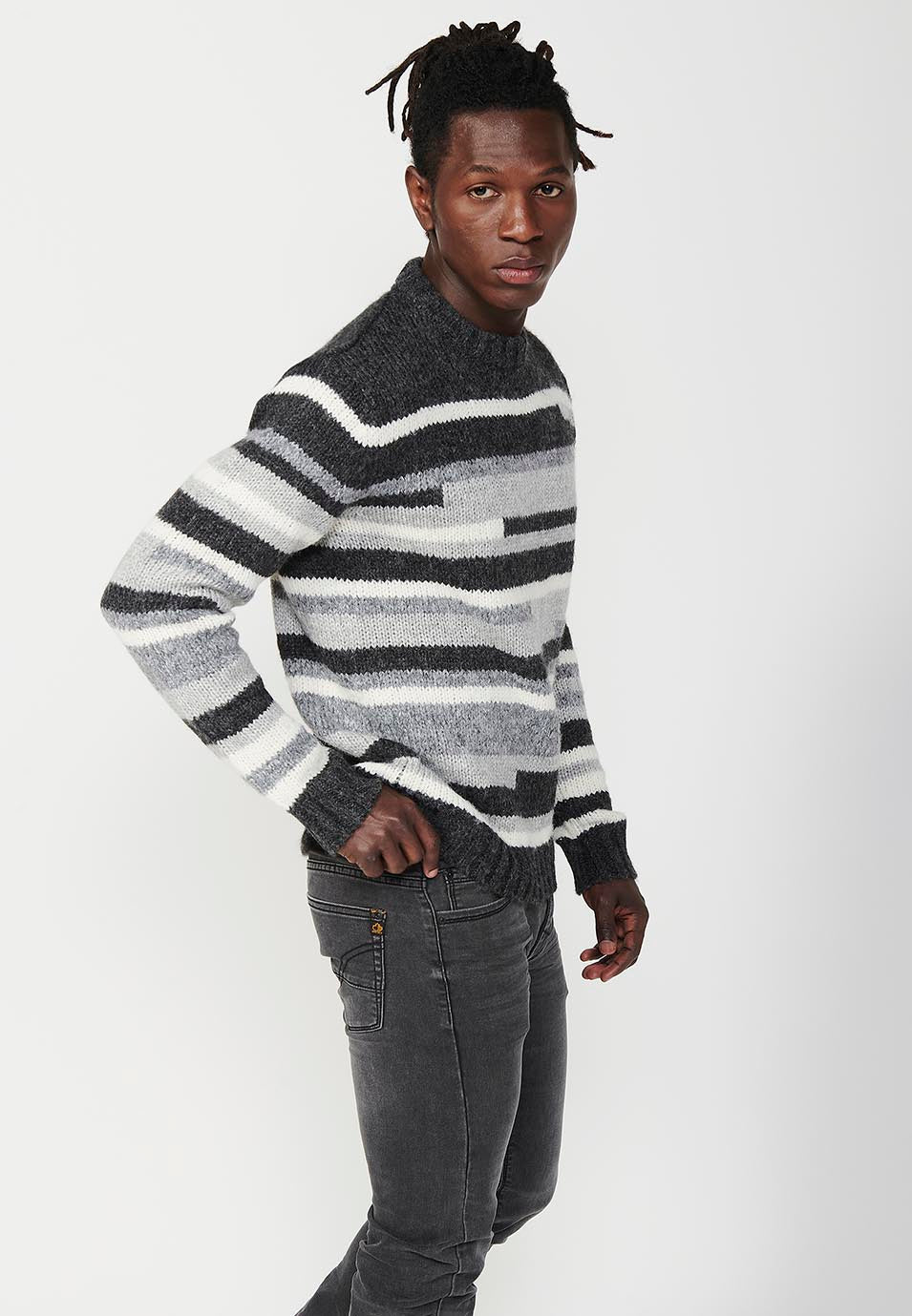 Jersey tricot de manga larga y acabado en rib con cuello redondo para hombre