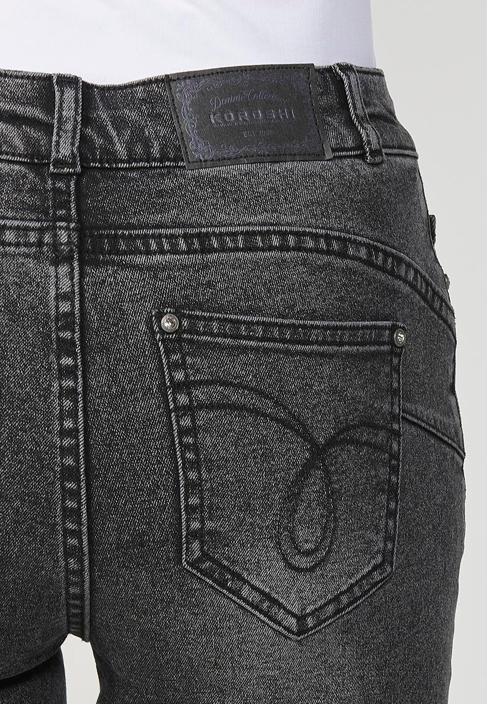 Pantalón largo slim fit con detalles bordados y cremallera y botón mujer