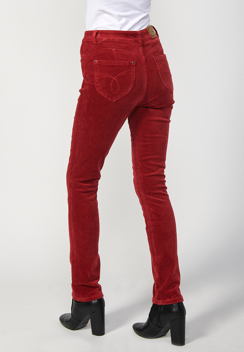 Pantalón largo de pana regular push up con cinco bolsillos mujer