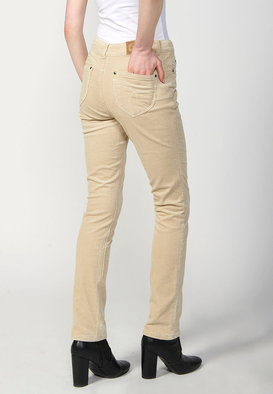 Pantalón largo de pana regular push up con cinco bolsillos mujer