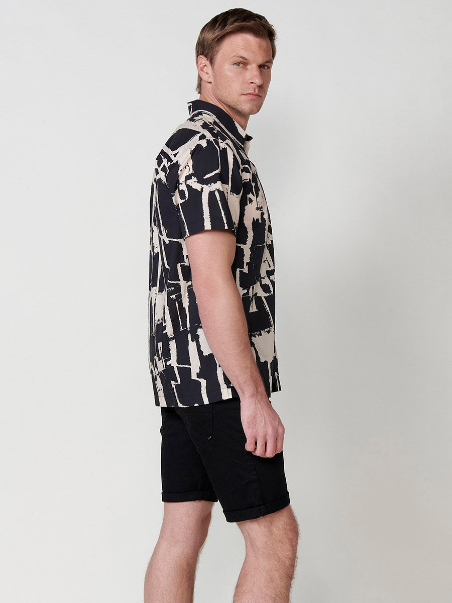Camisa Hombre Manga Corta Estampada Relaxed Lyocell Algodón Negra – Koroshi