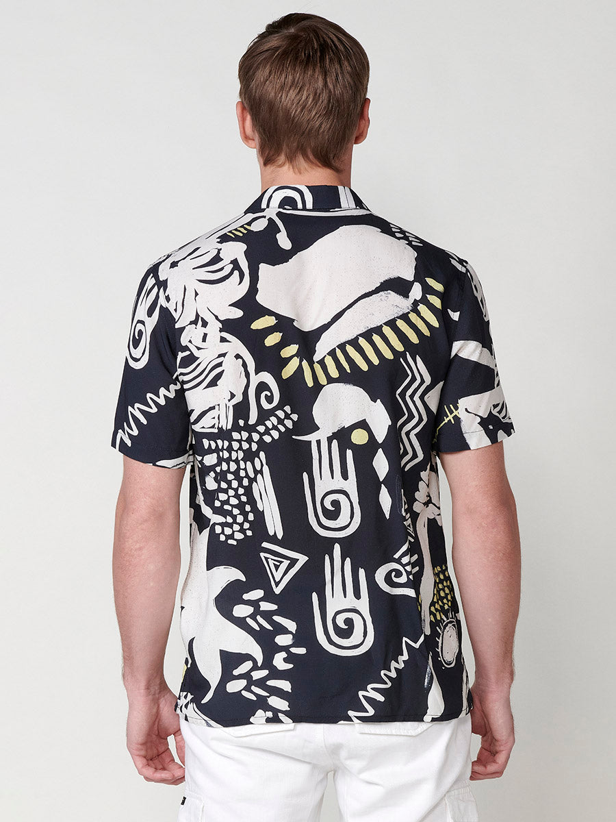 Camisa Hombre Manga Corta Estampado Abstracto Cuello Cubano Negra – Koroshi