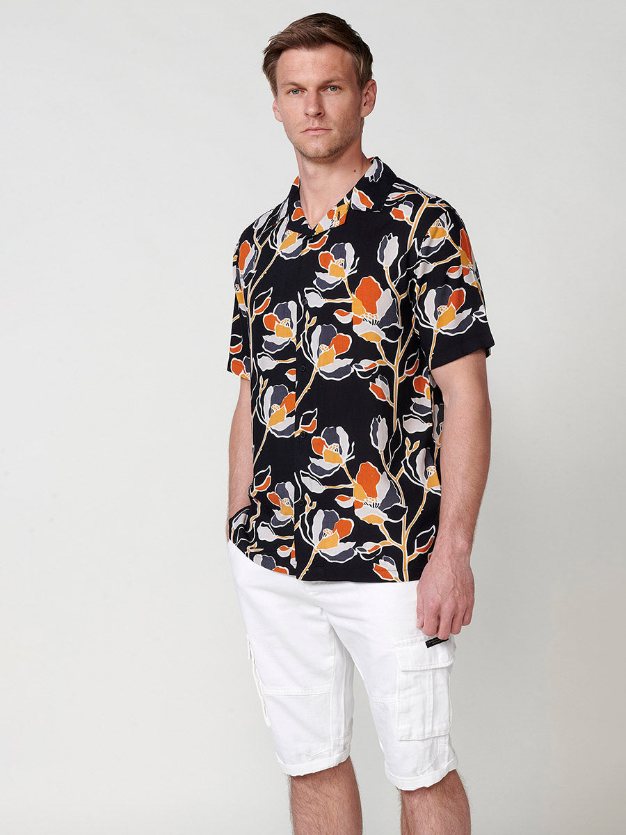 Camisa Hombre Manga Corta Estampado Floral Cuello Cubano Negra – Koroshi