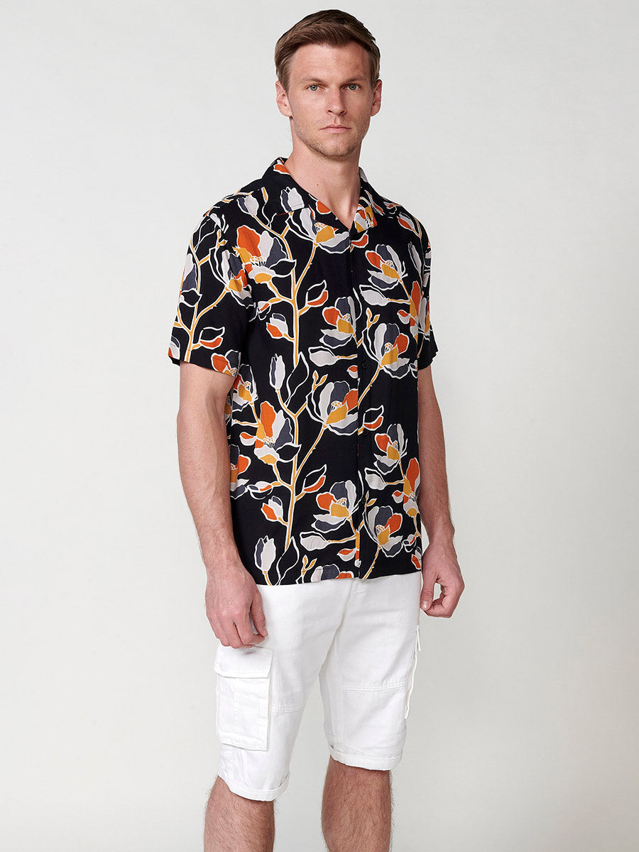 Camisa Hombre Manga Corta Estampado Floral Cuello Cubano Negra – Koroshi