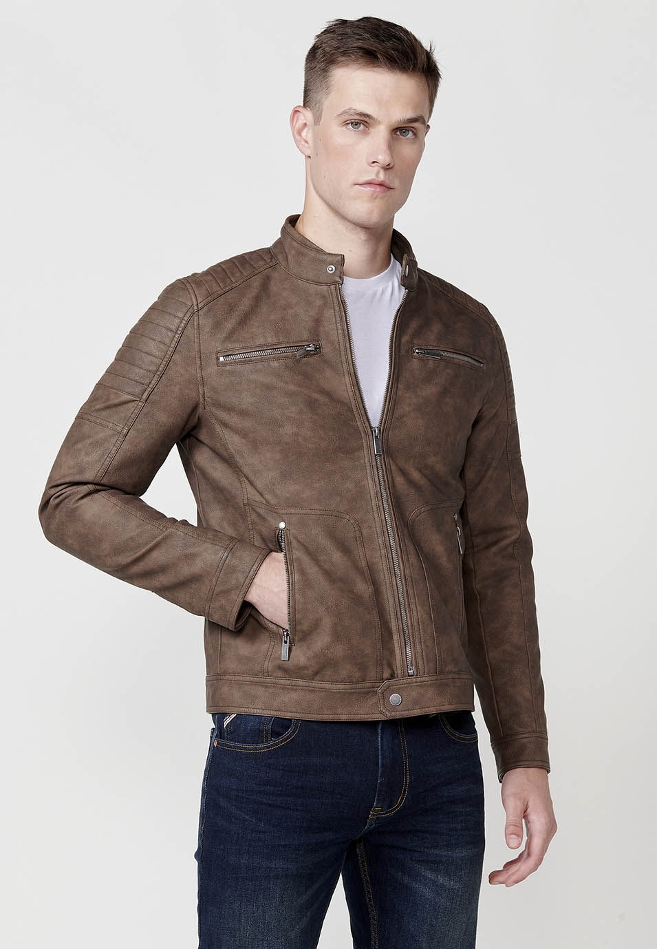 Cazadora Biker Efecto Piel Cuello Alto Hombre – Koroshi Marrón