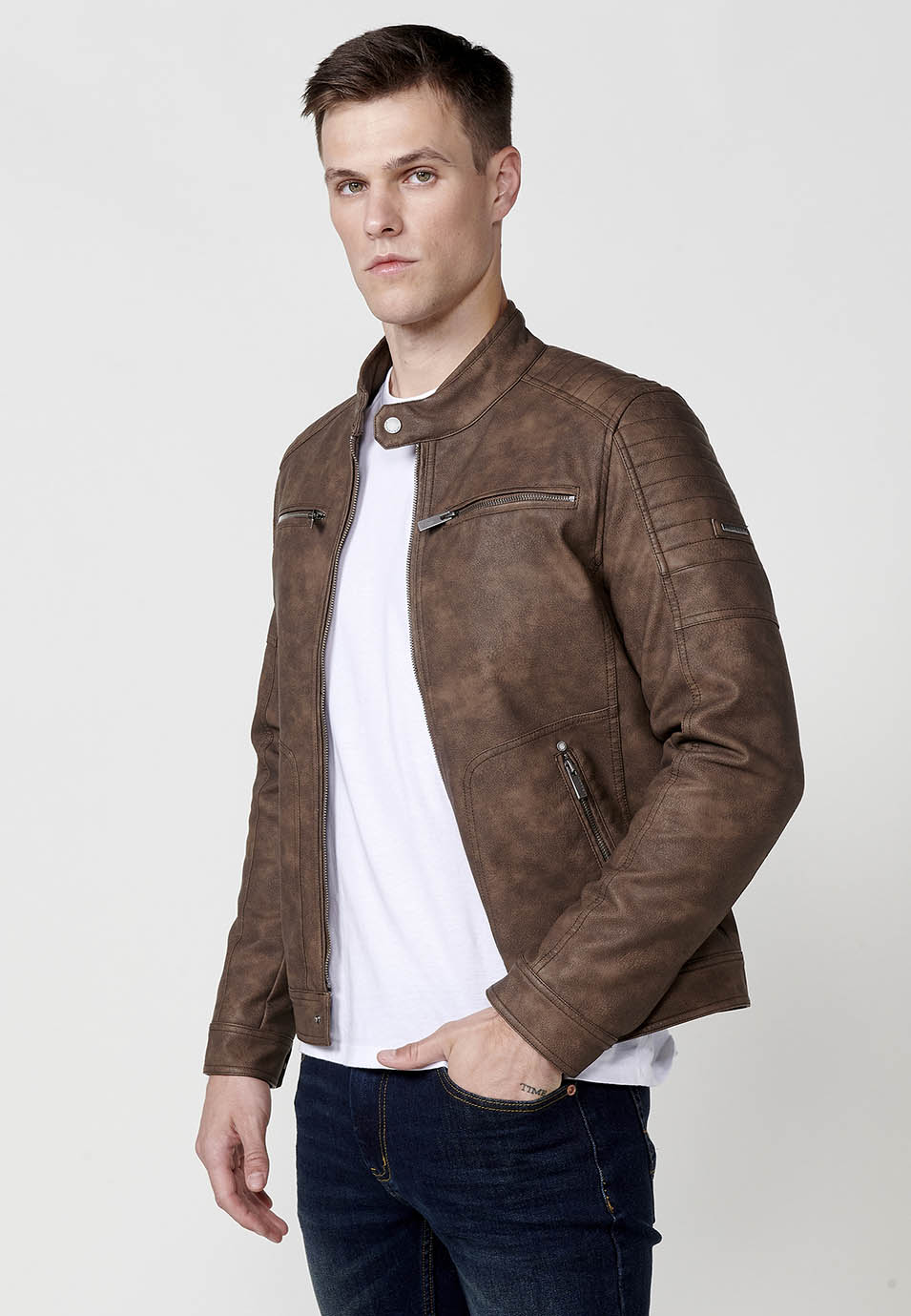 Cazadora Biker Efecto Piel Cuello Alto Hombre – Koroshi Marrón