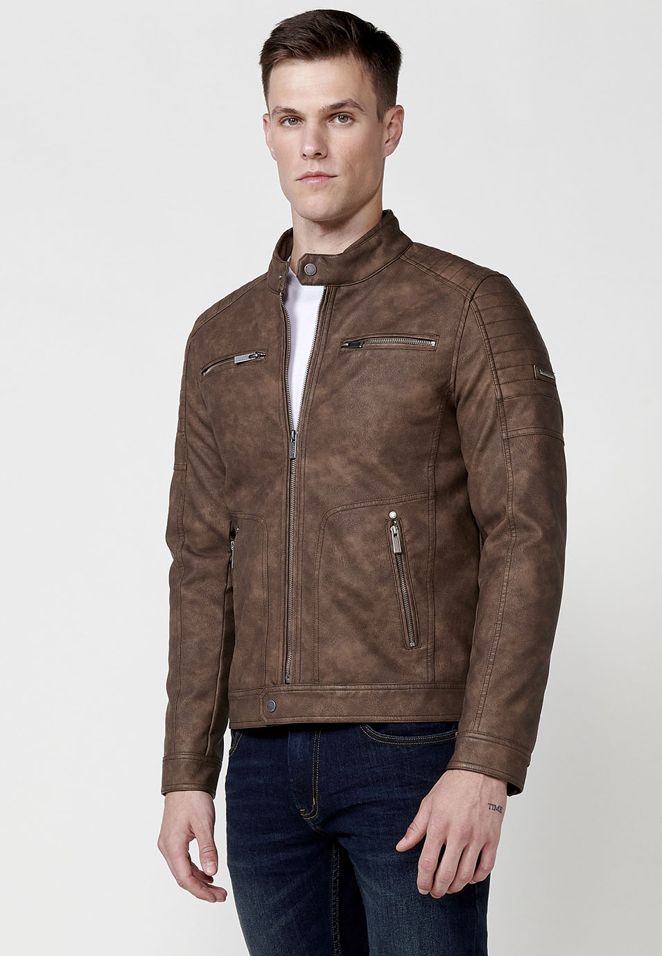 Cazadora Biker Efecto Piel Cuello Alto Hombre – Koroshi Marrón