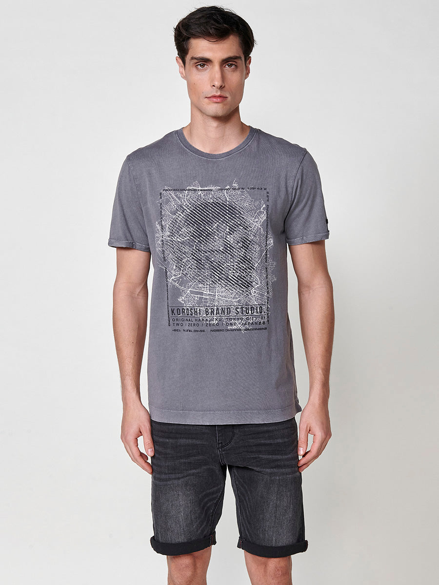 Camiseta Hombre Manga Corta Estampada Cuello Redondo – Koroshi Gris