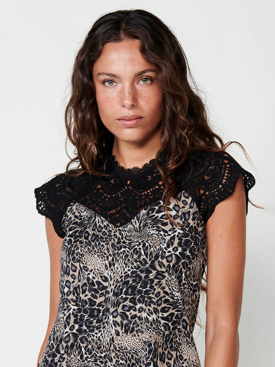 Blusa Mujer Sin Mangas Crochet Estampado Animal – Koroshi Negro