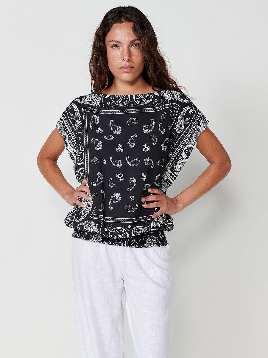 Blusa Mujer Satén Estampado Cachemir Escote Barco – Koroshi 2512BL28