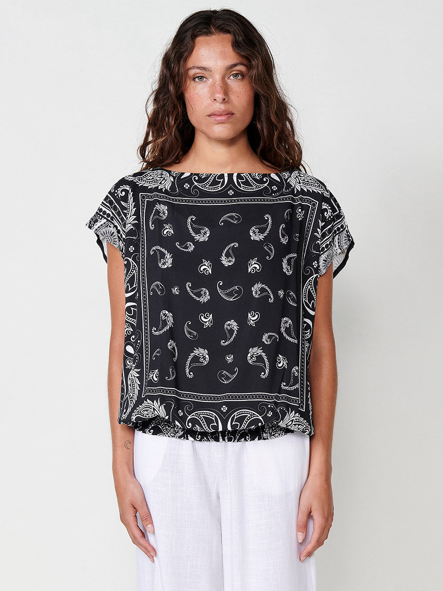 Blusa Mujer Satén Estampado Cachemir Escote Barco – Koroshi 2512BL28