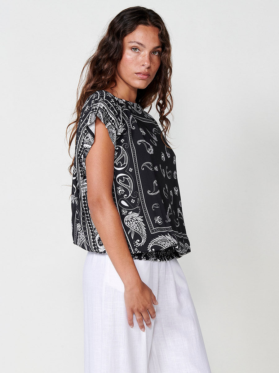 Blusa Mujer Satén Estampado Cachemir Escote Barco – Koroshi 2512BL28