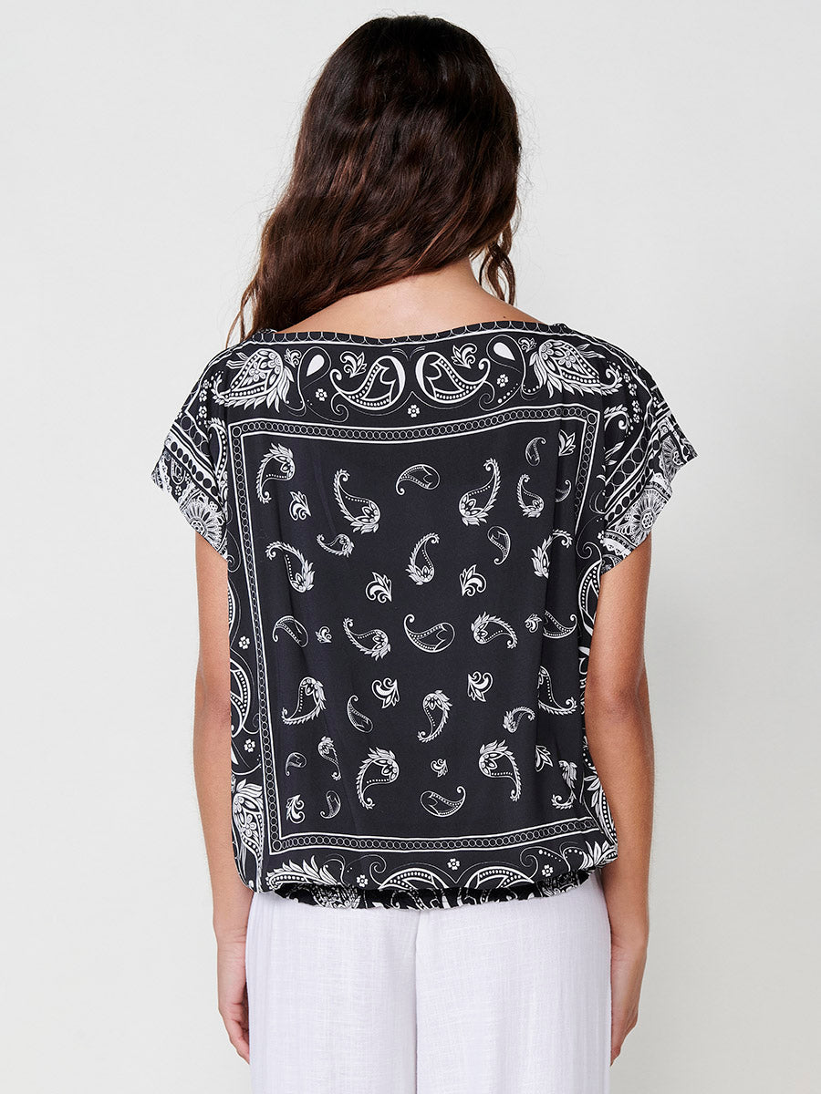 Blusa Mujer Satén Estampado Cachemir Escote Barco – Koroshi 2512BL28