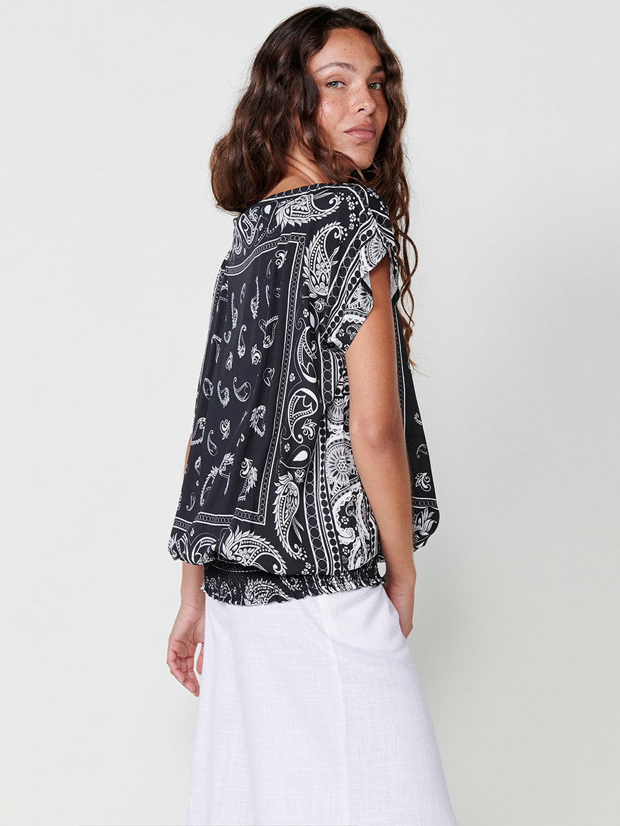 Blusa Mujer Satén Estampado Cachemir Escote Barco – Koroshi 2512BL28