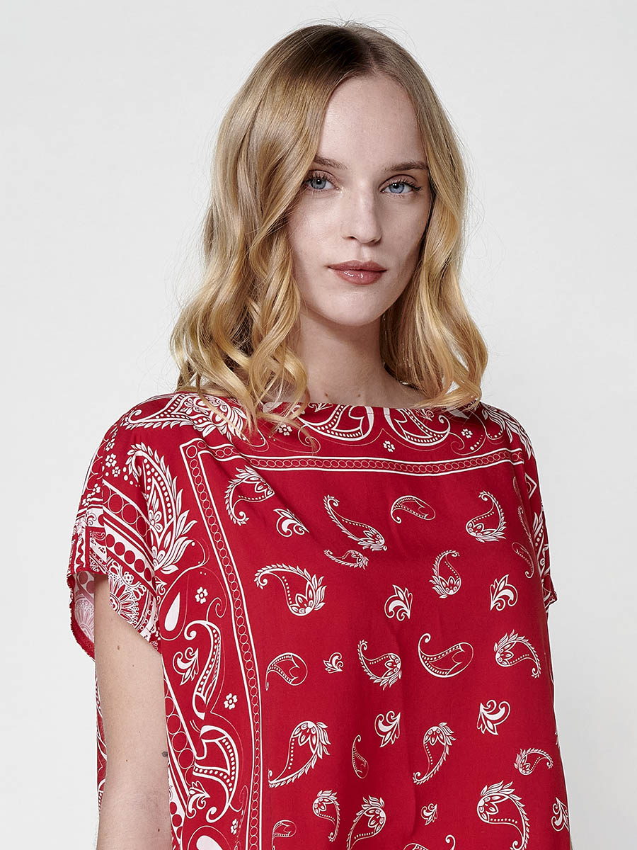 Blusa Mujer Satén Estampado Cachemir Escote Barco – Koroshi 2512BL28