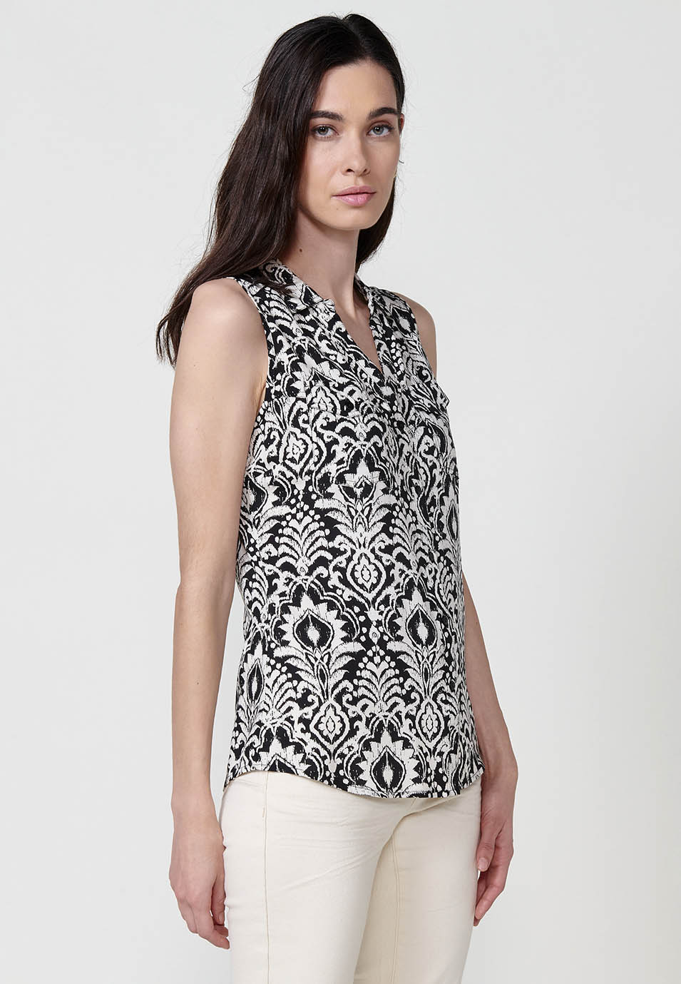 Blusa Mujer Sin Mangas Cuello Camisero Estampado Cachemir – Koroshi 2512BL78