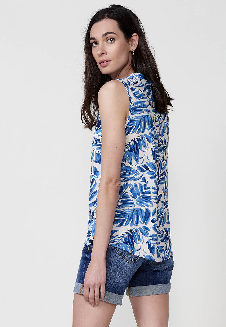 Blusa Mujer Sin Mangas Cuello Camisero Estampado Cachemir – Koroshi 2512BL78