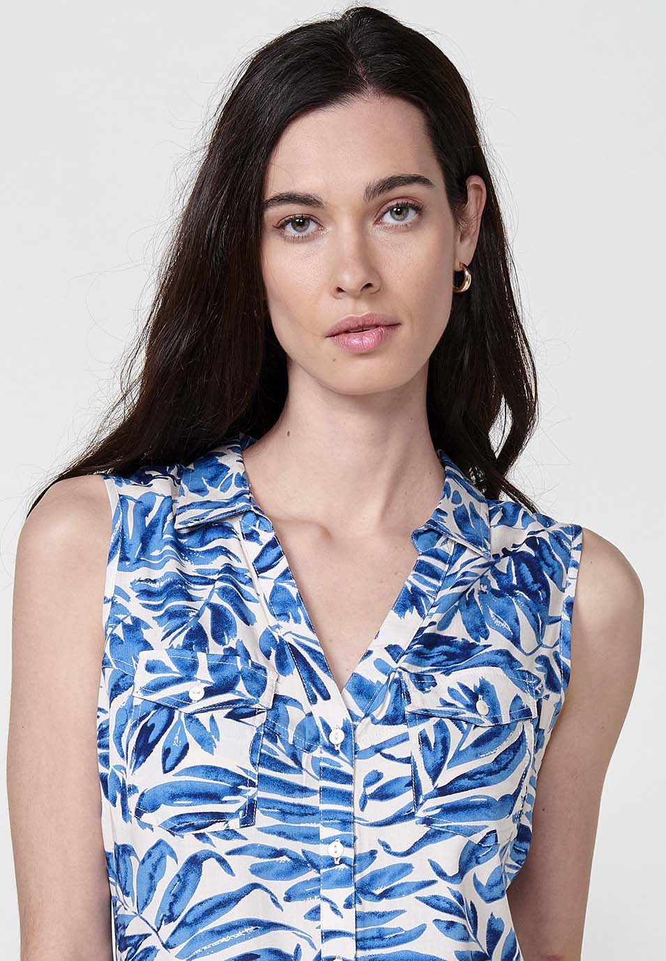 Blusa Mujer Sin Mangas Cuello Camisero Estampado Cachemir – Koroshi 2512BL78