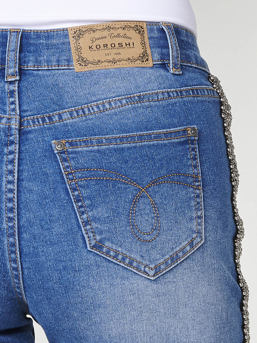 Short vaquero Mujer efecto lavado con bordado de pedrería lateral – Koroshi azul