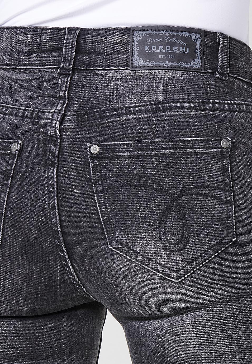Pantalón pirata Mujer denim doble push up con bordado floral – Koroshi denim negro