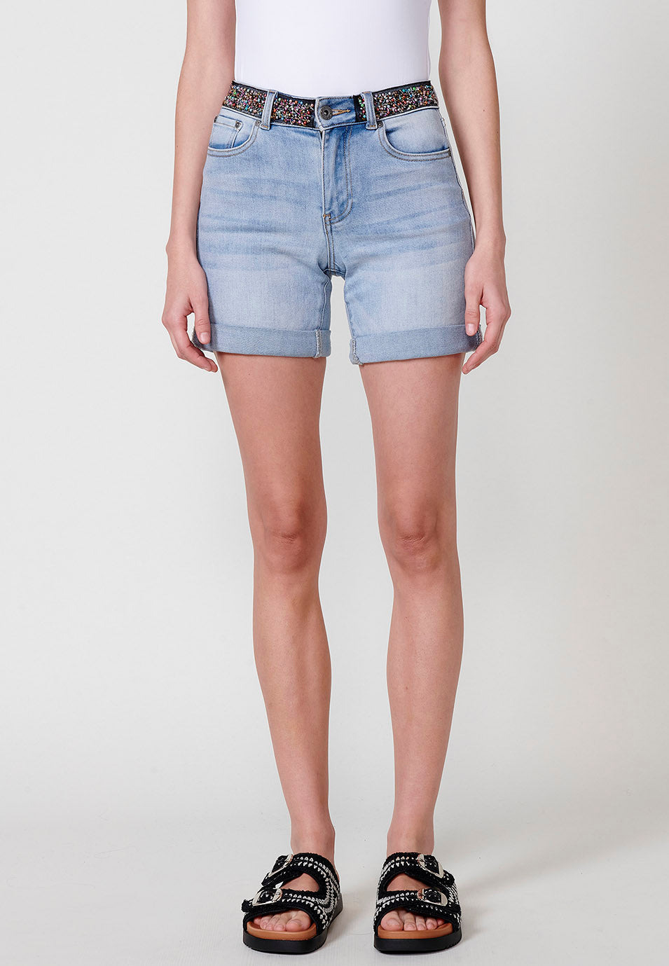 Short vaquero Mujer denim con cinturón de abalorios – Koroshi azul claro