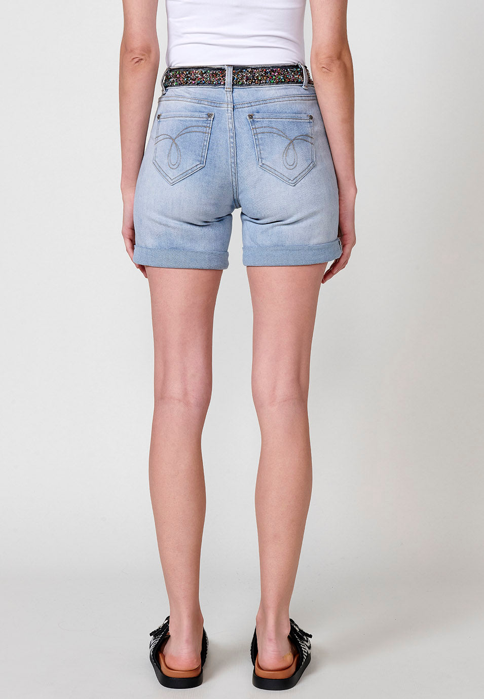 Short vaquero Mujer denim con cinturón de abalorios – Koroshi azul claro