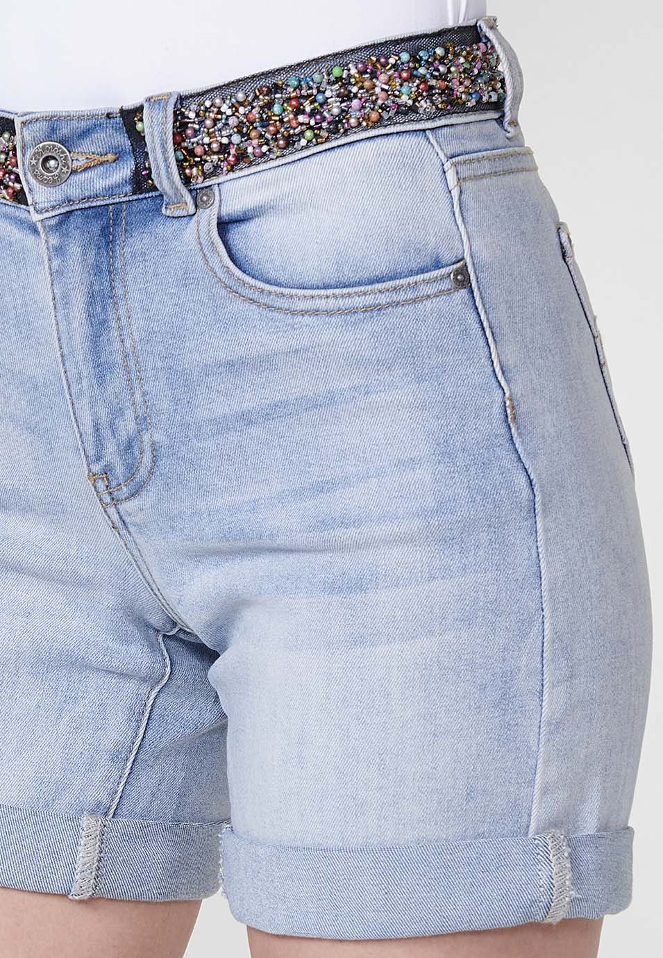 Short vaquero Mujer denim con cinturón de abalorios – Koroshi azul claro