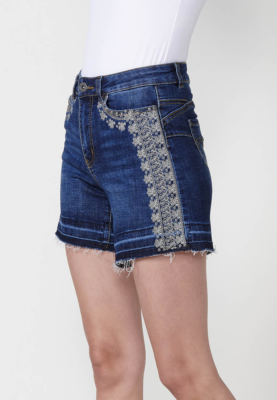 Short vaquero Mujer denim push up con cenefa bordada – Koroshi azul oscuro