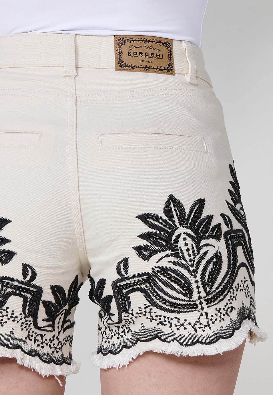 Short vaquero Mujer denim con bordado floral y brillos – Koroshi crudo