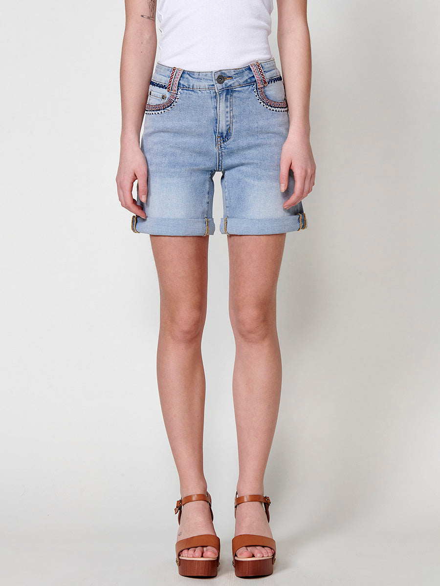 Short vaquero Mujer denim con cenefa bordada y brillos – Koroshi azul claro