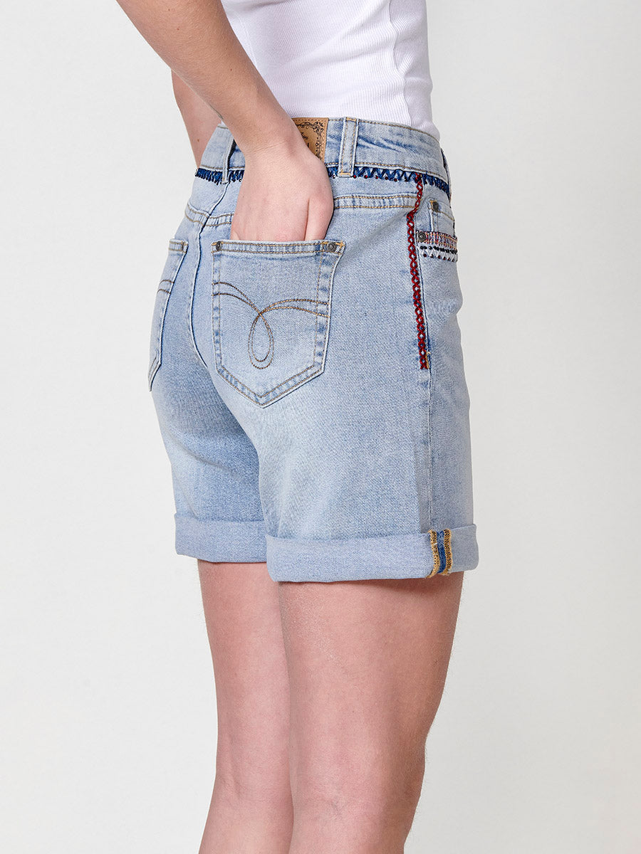 Short vaquero Mujer denim con cenefa bordada y brillos – Koroshi azul claro