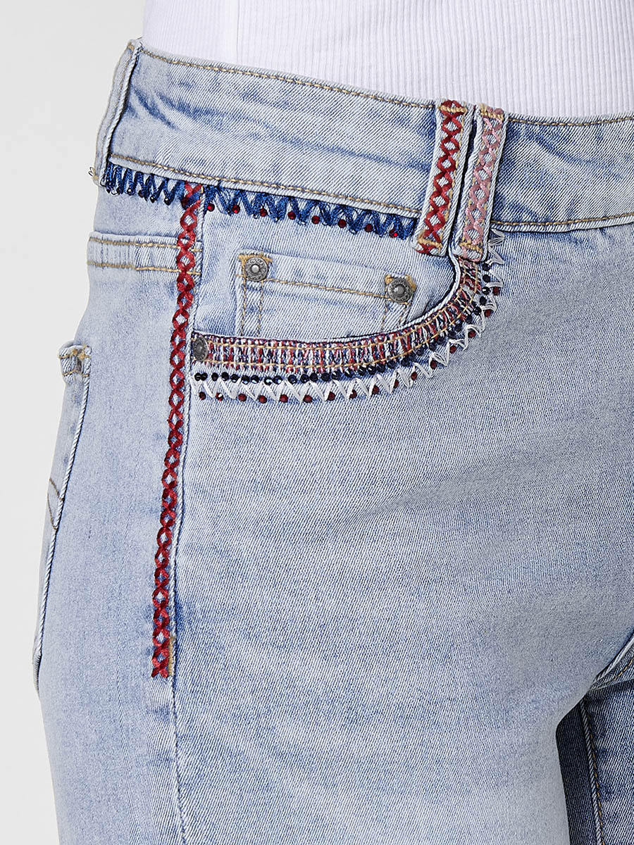 Short vaquero Mujer denim con cenefa bordada y brillos – Koroshi azul claro