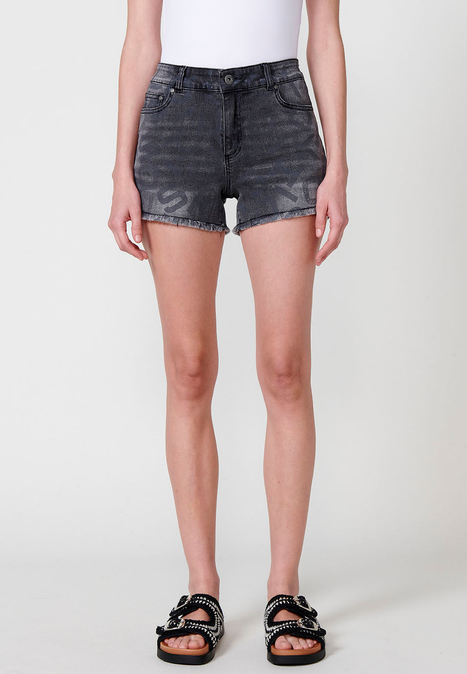 Short Vaquero Mujer Push Up Tiro Medio Bajo Deshilachado – Koroshi 2512PS80