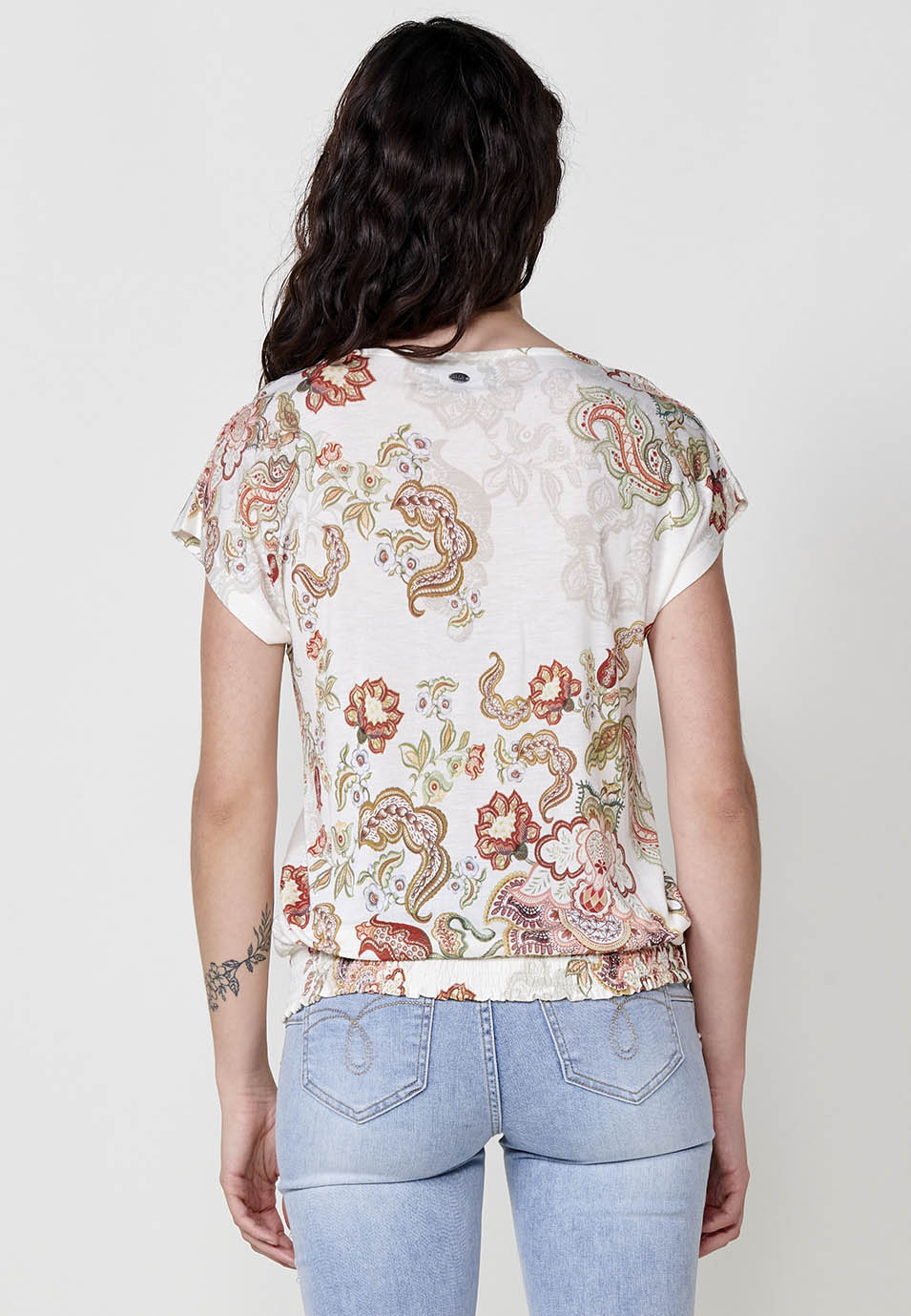Camiseta Mujer de viscosa manga corta estampada con bajo fruncido – Koroshi cruda