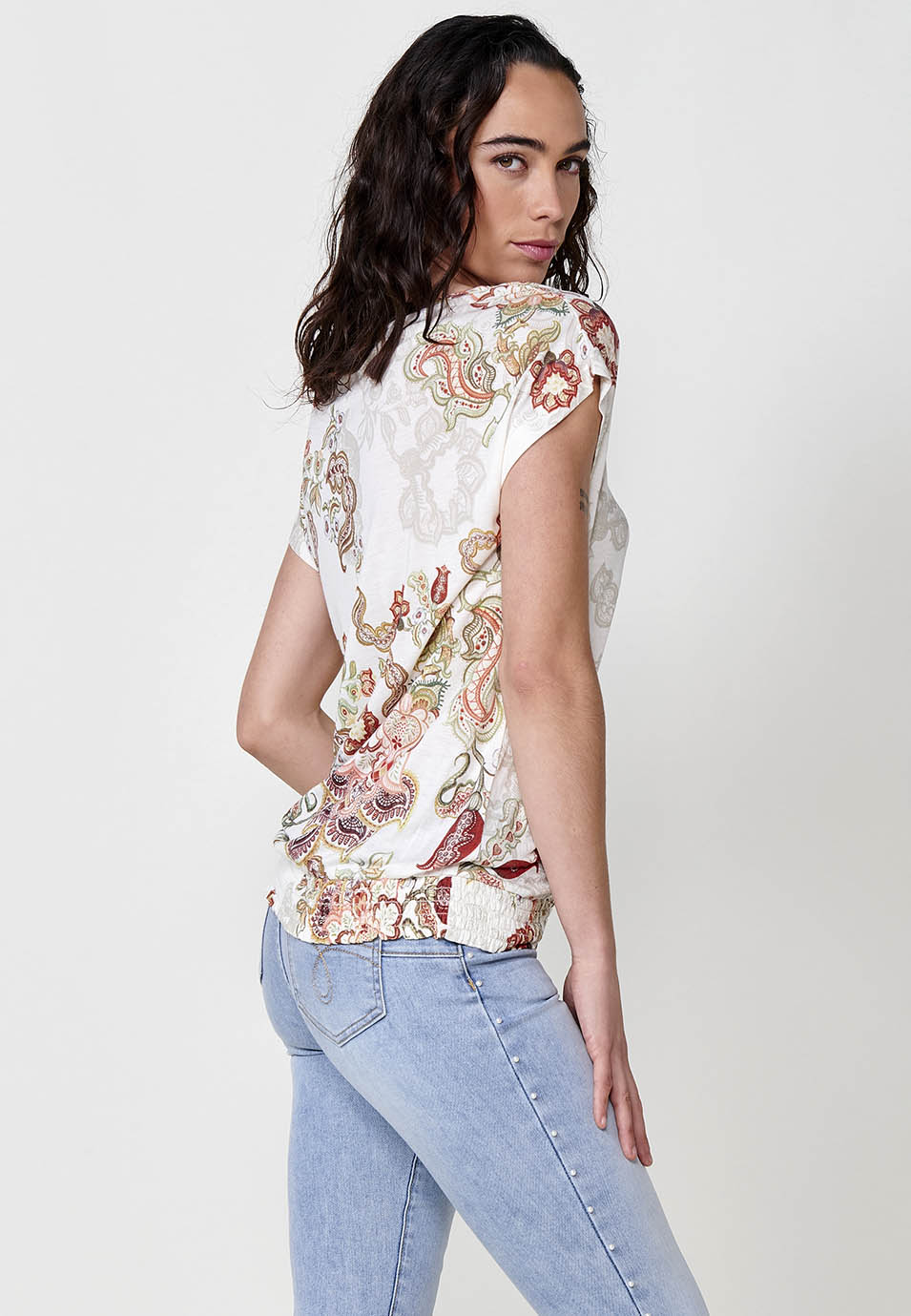 Camiseta Mujer de viscosa manga corta estampada con bajo fruncido – Koroshi cruda