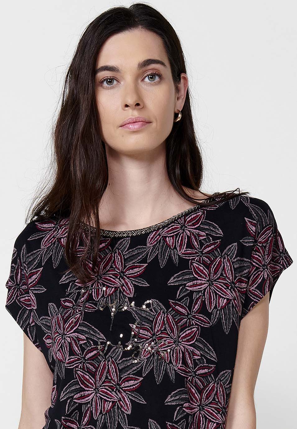 Camiseta Mujer de viscosa con estampado floral y pedrería – Koroshi negra