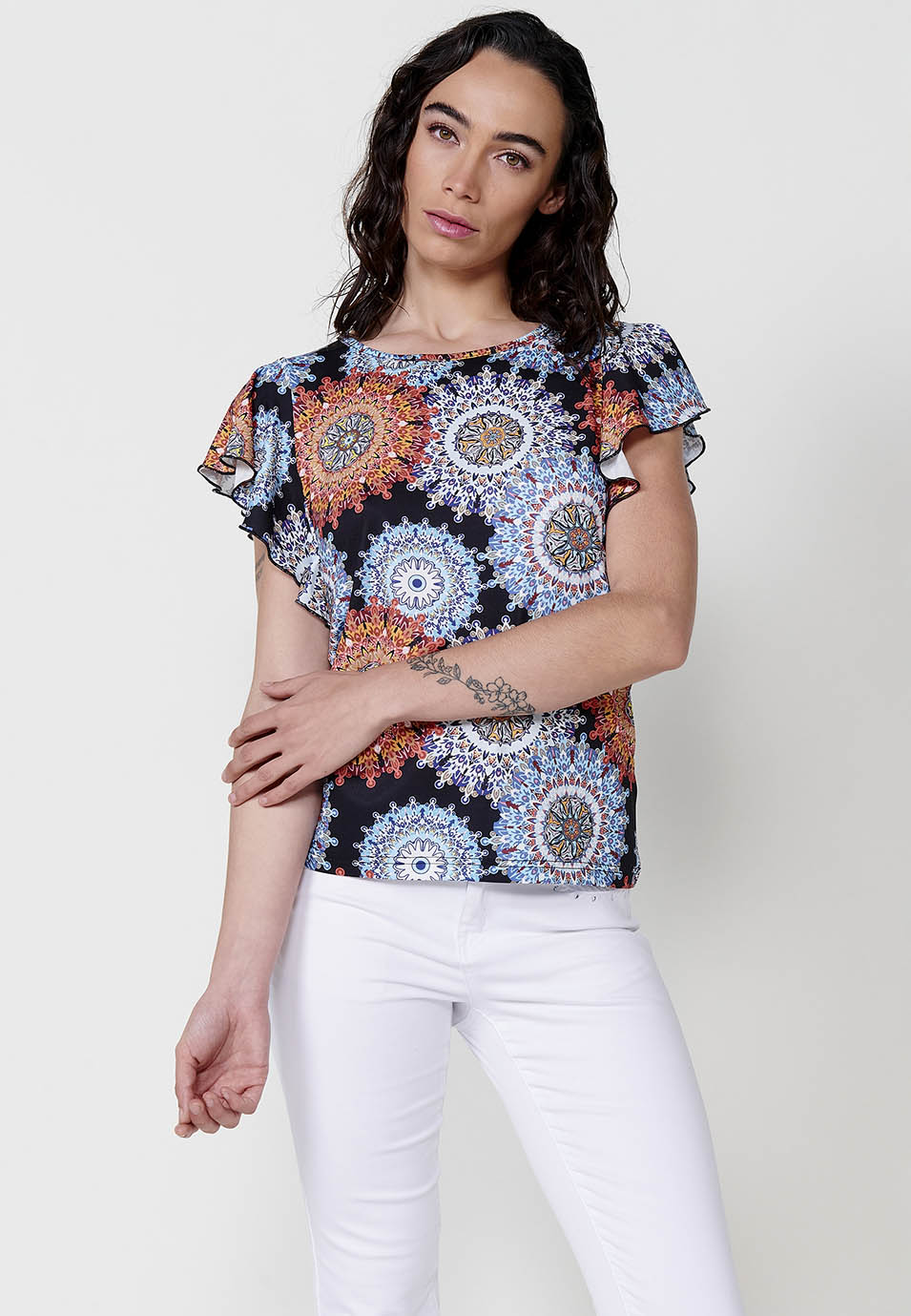 Camiseta Mujer Manga Corta Volantes Flores Mandala – Koroshi Negro