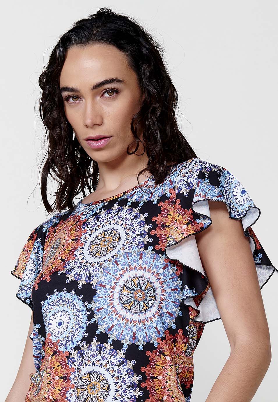 Camiseta Mujer Manga Corta Volantes Flores Mandala – Koroshi Negro